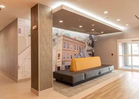 La Quinta Inn & Suites by Wyndham Lake City 3