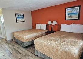 Three Oaks Motel 4