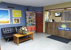 Days Inn by Wyndham Byron 2