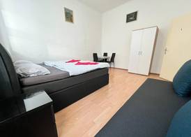 Affordable 3BR shared Apt. near Meidling 5