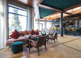 Upside Down Town Hotel Neue Post 4