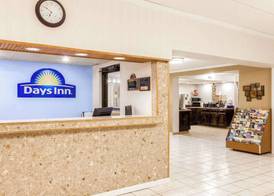Days Inn by Wyndham Syracuse 2