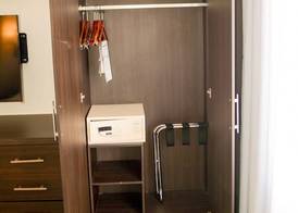 Stain Loft & Suites 5
