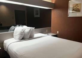 Microtel Inn & Suites by Wyndham Houston 5