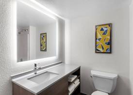 Comfort Suites Austin Airport 5