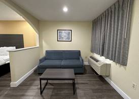Rodeway Inn & Suites Hwy 290 NW 5