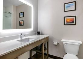 Comfort Suites Fort Lauderdale Airport & Cruise Port 5