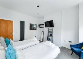 Long Eaton Modern 4bed House 5