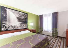 Super 8 by Wyndham Clarksville Northeast 3