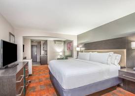 Holiday Inn Express & Suites Shawnee - Kansas City West by IHG 3