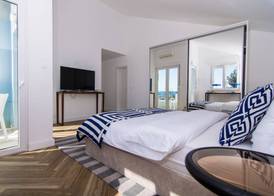 Seafront Luxury Apartments Fun 4