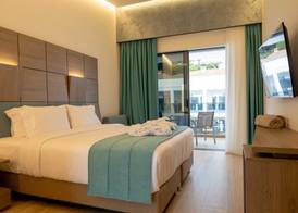 Mirror Hotel 3