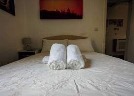 Ensuite1 Woodhouse private bath 2kitchen 5