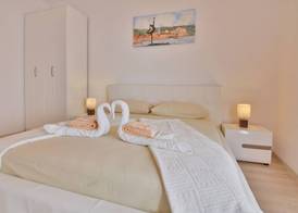 Guesthouse Apartments Čenić 5