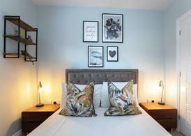 Elliot Oliver - Stylish 2 Bedroom Apartment With Parking In The Docks 3