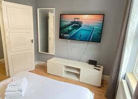 Impeccable 2-bed Apartment in Central London 2