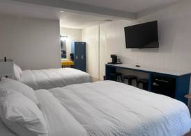 HomeField Inn 4