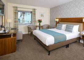 Scott's Hotel 5