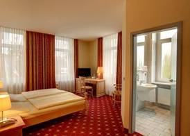 Hotel Kronprinz Garni 4