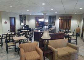 HomeTown Hotel Bryant 4