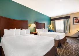 SureStay Plus Hotel by Best Western Topeka 4
