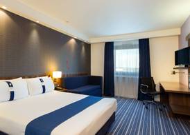 Holiday Inn Express HARLOW by IHG 3
