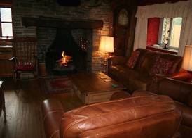 Barn Cottage - Farm Park Stay with Hot Tub, BBQ & Fire Pit 5