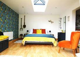 Private Garden Room - Rural Village 3