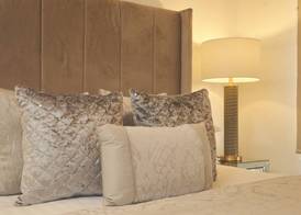 Deluxe Apt - Beautiful River View, Balcony &Free Secure Parking 5
