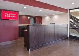 Red Roof Inn Champaign - University 4