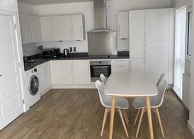 Beautiful 2-bed Apartment in London 5