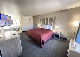 Excellent Inn & Suites 2
