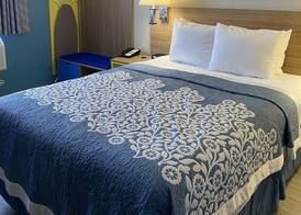 Days Inn by Wyndham Brunswick Bath Area 4