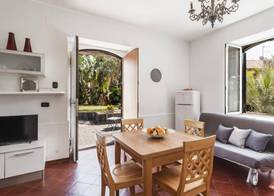 City Cottage With Garden and Pool by Wonderful Italy 3