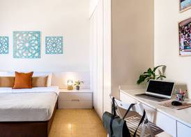 Pink & Blondie ApartHotel - by Loginn 2