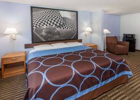 Super 8 by Wyndham Huntington 4