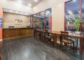Days Inn by Wyndham Joplin 3