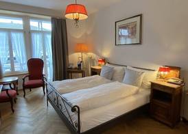 Carlton-Europe Vintage Adults Hotel 3