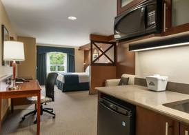 Days Inn & Suites by Wyndham Brandon 3