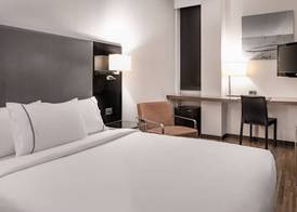 AC Hotel Palacio Universal by Marriott 5