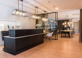 Up Rooms Vic Hotel 4