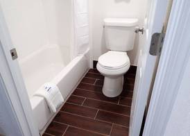 Rodeway Inn Milford 5