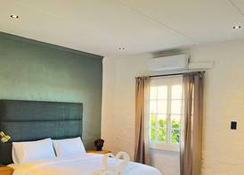 Guinea Fowl Lodge - Lagoon & Heads View B&B, Central Knysna 3