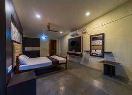 La Courtyard 5