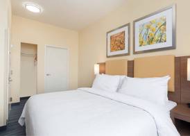 Days Inn by Wyndham Brooklyn Crown Heights 4