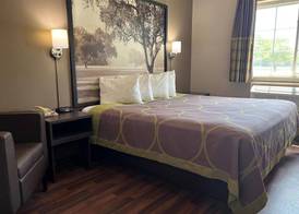 Super 8 by Wyndham Grayville 4