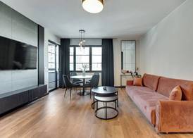 DOKI Living - Foodhall & Parking by Downtown Apartments 5