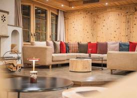 Swiss Alpine Hotel Allalin 4