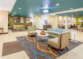 La Quinta Inn & Suites by Wyndham Floresville,TX 4