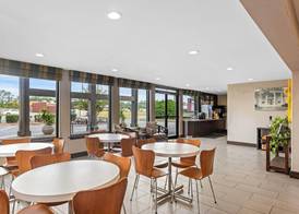 Super 8 by Wyndham Valdosta GA I-75 2